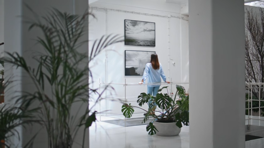 How Art and Greenery Give Modern Interiors a Unique Identity