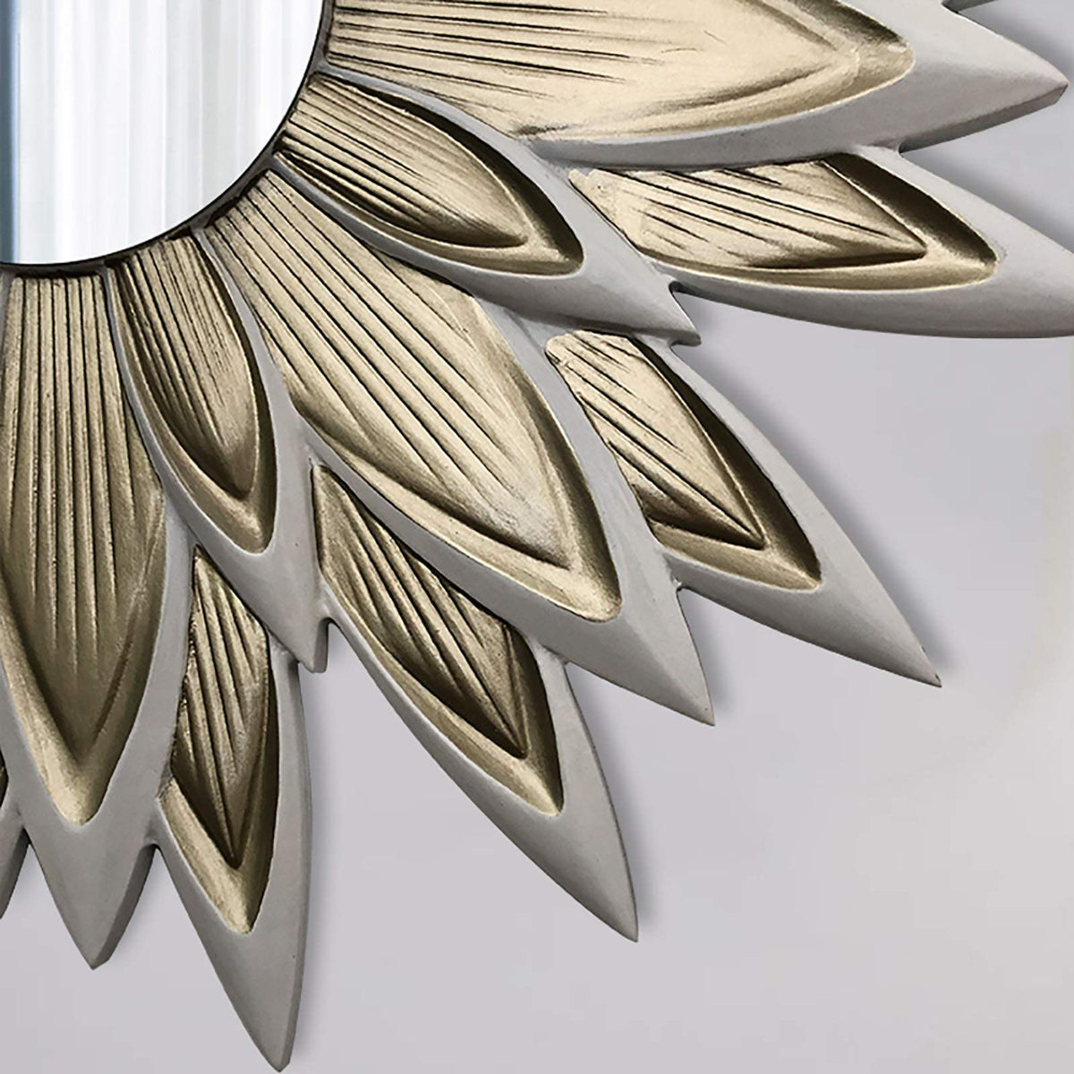 Flower-Shaped Decorative Metal Wall Mirror for Entryway